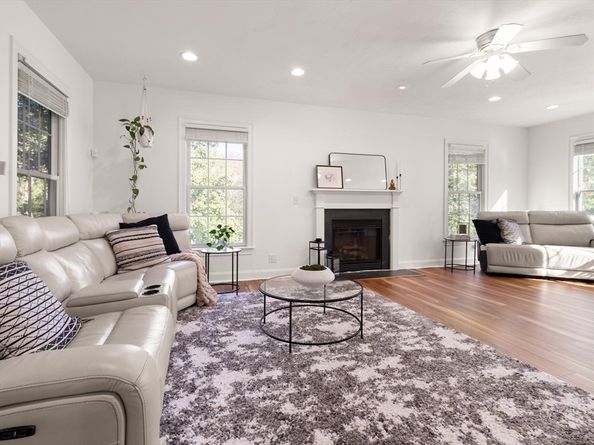 1 Lawton Ave, Westford MA 01886