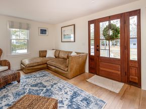 8 Pine St, Mattapoisett MA 02739