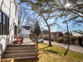 8 Pine St, Mattapoisett MA 02739