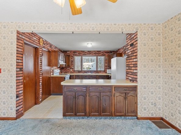 318 Lovewell St, Gardner MA 01440