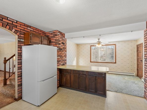 318 Lovewell St, Gardner MA 01440