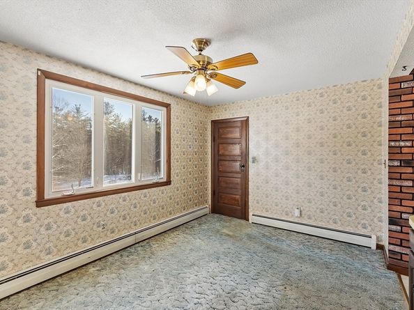 318 Lovewell St, Gardner MA 01440