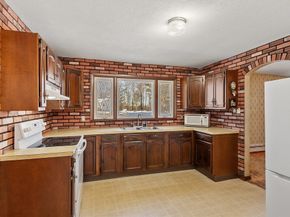 318 Lovewell St, Gardner MA 01440