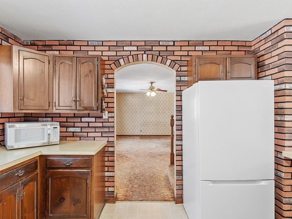 318 Lovewell St, Gardner MA 01440