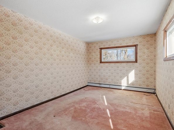 318 Lovewell St, Gardner MA 01440