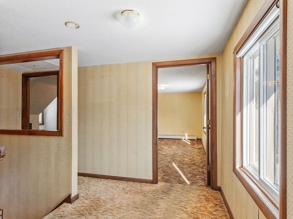 318 Lovewell St, Gardner MA 01440