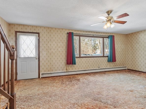 318 Lovewell St, Gardner MA 01440