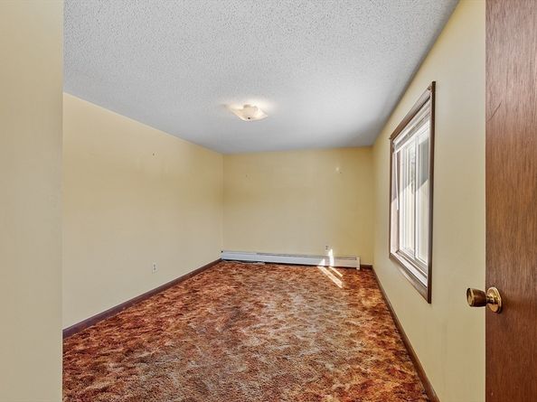 318 Lovewell St, Gardner MA 01440