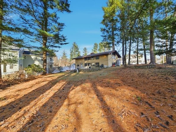 11 Hutchins Cir, Lynnfield MA 01940