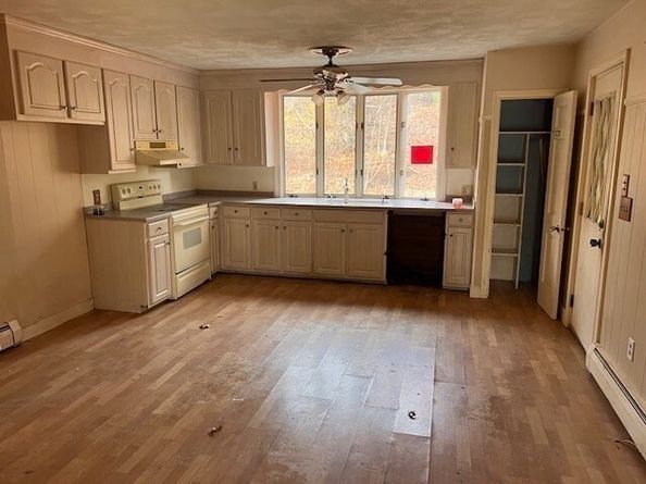 10 Oak Rd, Middleton MA 01949