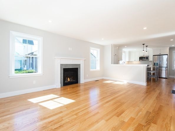 28 Fairview Ave, Ipswich MA 01938