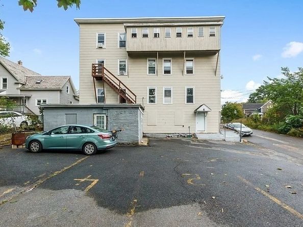 113 Spruce St, Leominster MA 01453