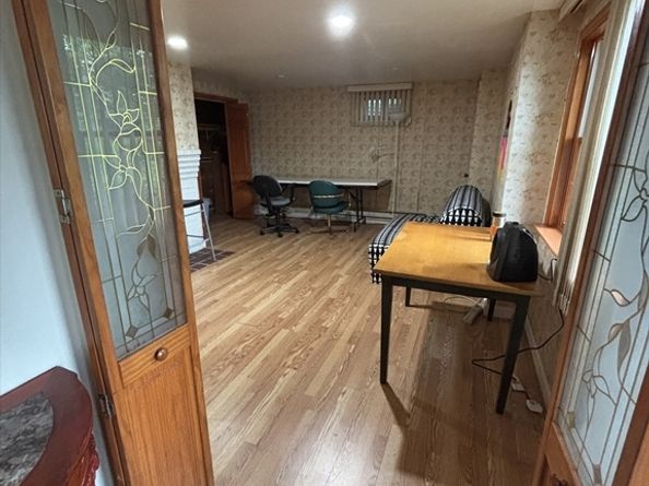 12 Inis Cir, Newton MA 02465