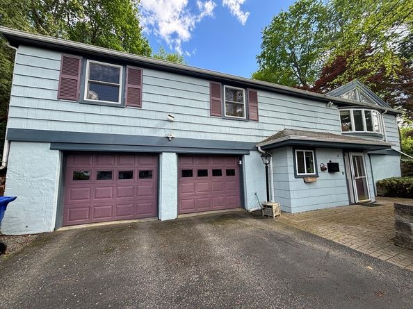 12 Inis Cir, Newton MA 02465