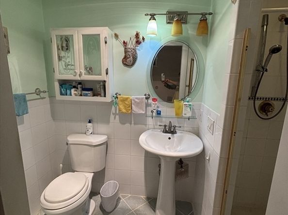 12 Inis Cir, Newton MA 02465