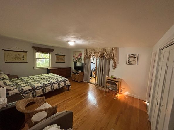 12 Inis Cir, Newton MA 02465