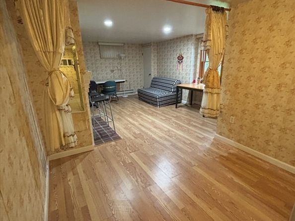 12 Inis Cir, Newton MA 02465