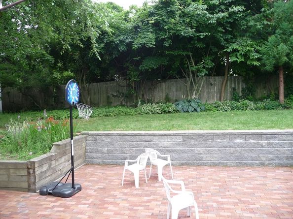 12 Inis Cir, Newton MA 02465