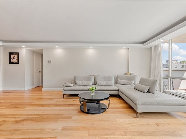 45 Longwood Avenue 212, Brookline MA 02446