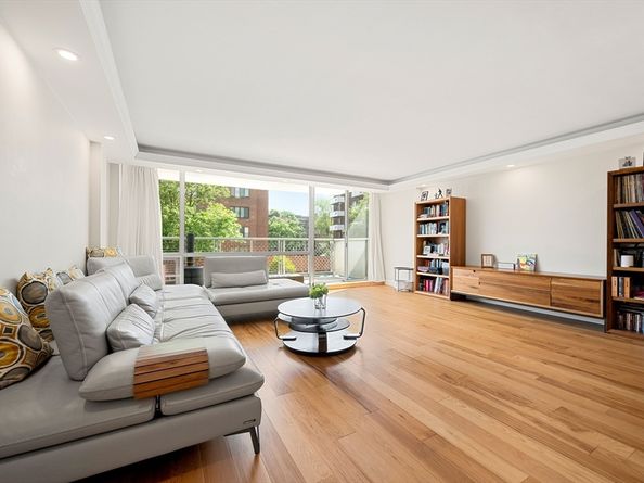 45 Longwood Avenue 212, Brookline MA 02446