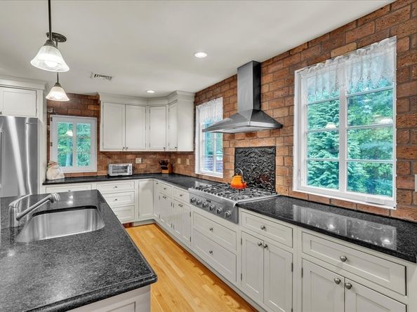 144 Pine St, Dover MA 02030