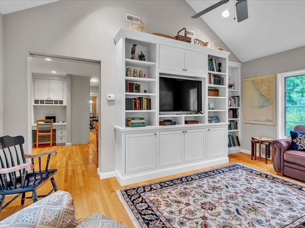 144 Pine St, Dover MA 02030