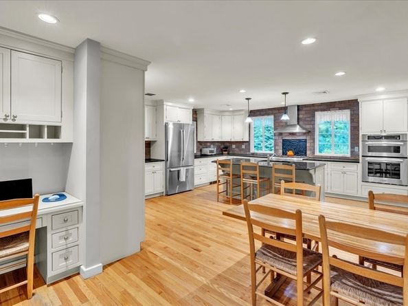 144 Pine St, Dover MA 02030