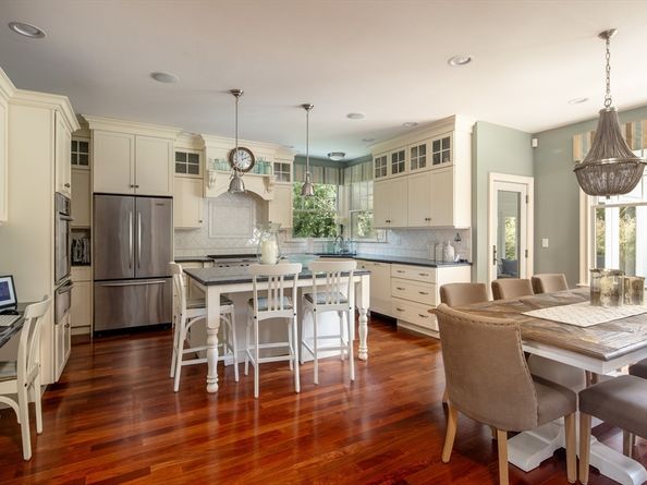 6 Ocean Breeze Ln, Mattapoisett MA 02739