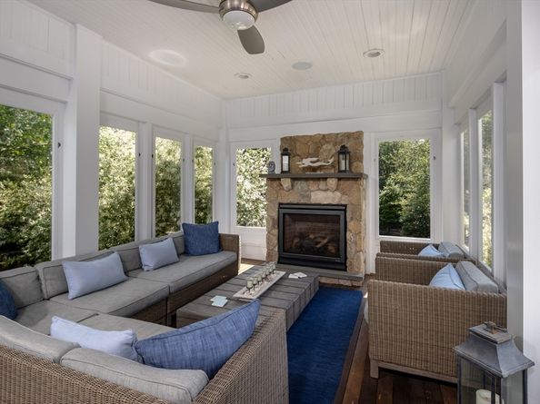 6 Ocean Breeze Ln, Mattapoisett MA 02739