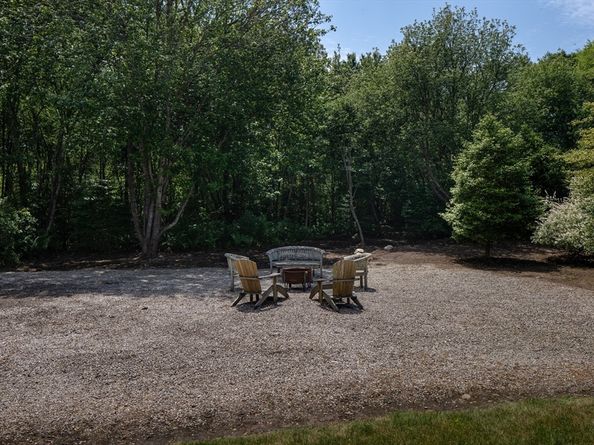 6 Ocean Breeze Ln, Mattapoisett MA 02739