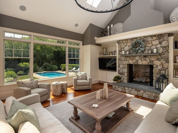 6 Ocean Breeze Ln, Mattapoisett MA 02739
