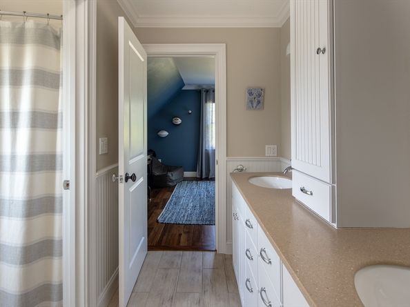 6 Ocean Breeze Ln, Mattapoisett MA 02739