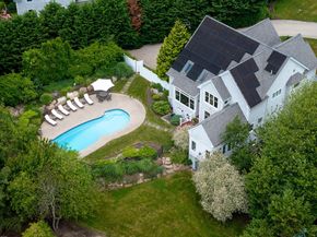 6 Ocean Breeze Ln, Mattapoisett MA 02739