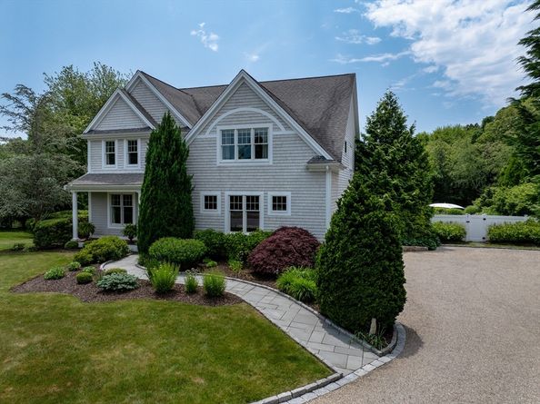 6 Ocean Breeze Ln, Mattapoisett MA 02739