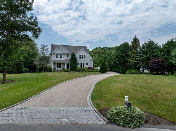 6 Ocean Breeze Ln, Mattapoisett MA 02739