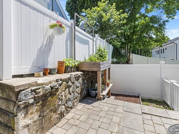 21 Hale St 21, Newton MA 02464