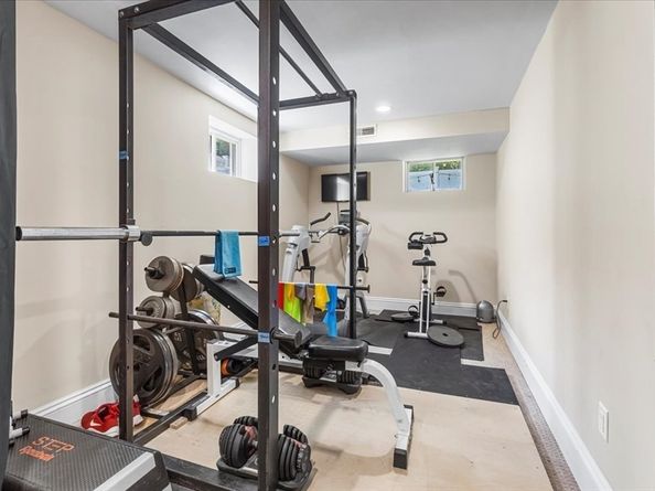 21 Hale St 21, Newton MA 02464