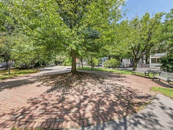 14 Linden St 8, Brookline MA 02445