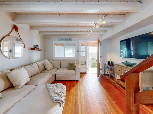 88 Grand View Ave, Winthrop MA 02152