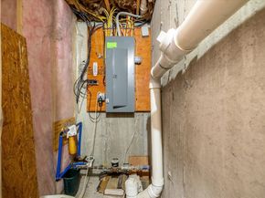16 Dixon Ave, Auburn MA 01501