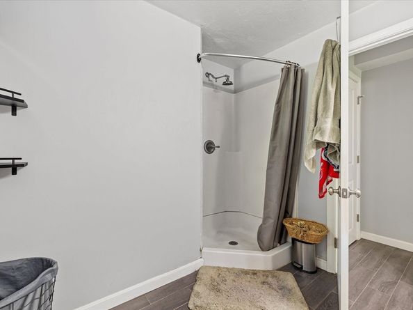 16 Dixon Ave, Auburn MA 01501