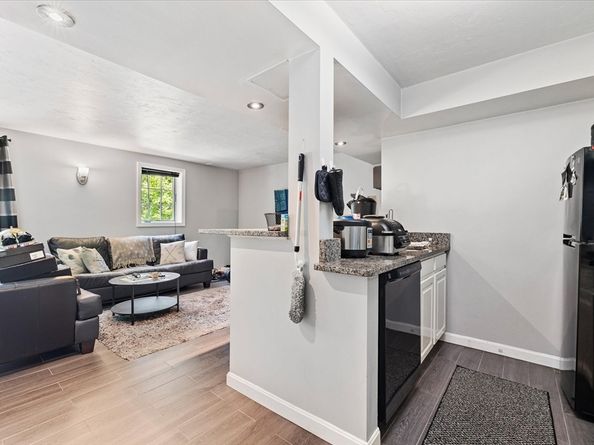 16 Dixon Ave, Auburn MA 01501