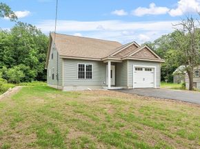 572 Pleasant St, Athol MA 01331