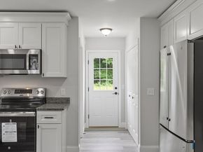 572 Pleasant St, Athol MA 01331