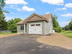 572 Pleasant St, Athol MA 01331