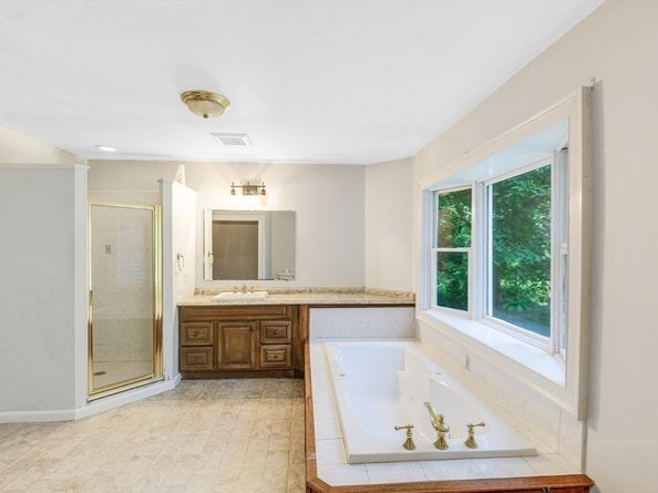 285 Main St, Groveland MA 01834