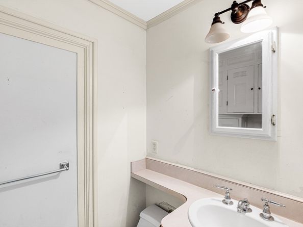 285 Main St, Groveland MA 01834