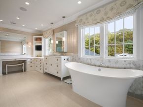 8 Hamlins Xing, Dover MA 02030