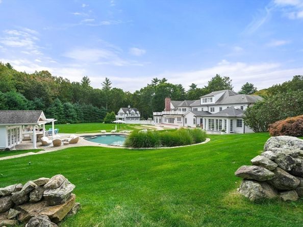 8 Hamlins Xing, Dover MA 02030