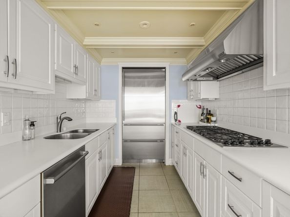 8 Hamlins Xing, Dover MA 02030